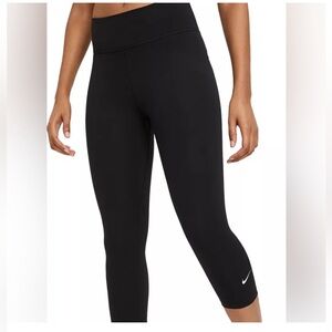 Nike Dri Fit Capri Leggings Small